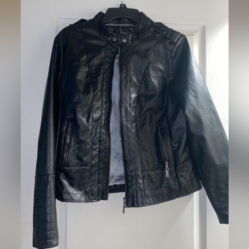 Extra Large, black w/ faux fur, L2